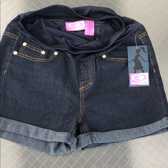 Times 2 Maternity shorts - Picture 1 of 2